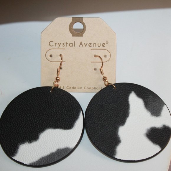 Black & white Cow print Western Earrings - Picture 1 of 3